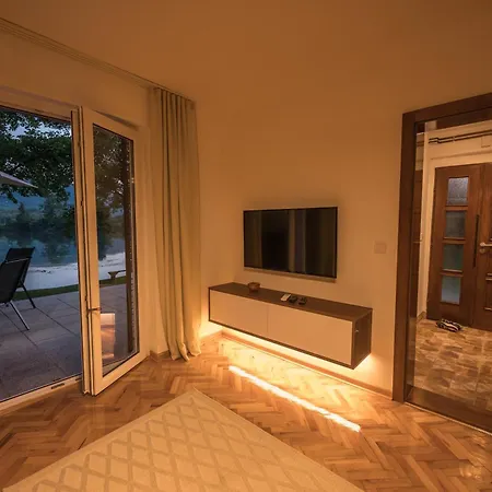 Kuca Dragovic Semesterbostad *